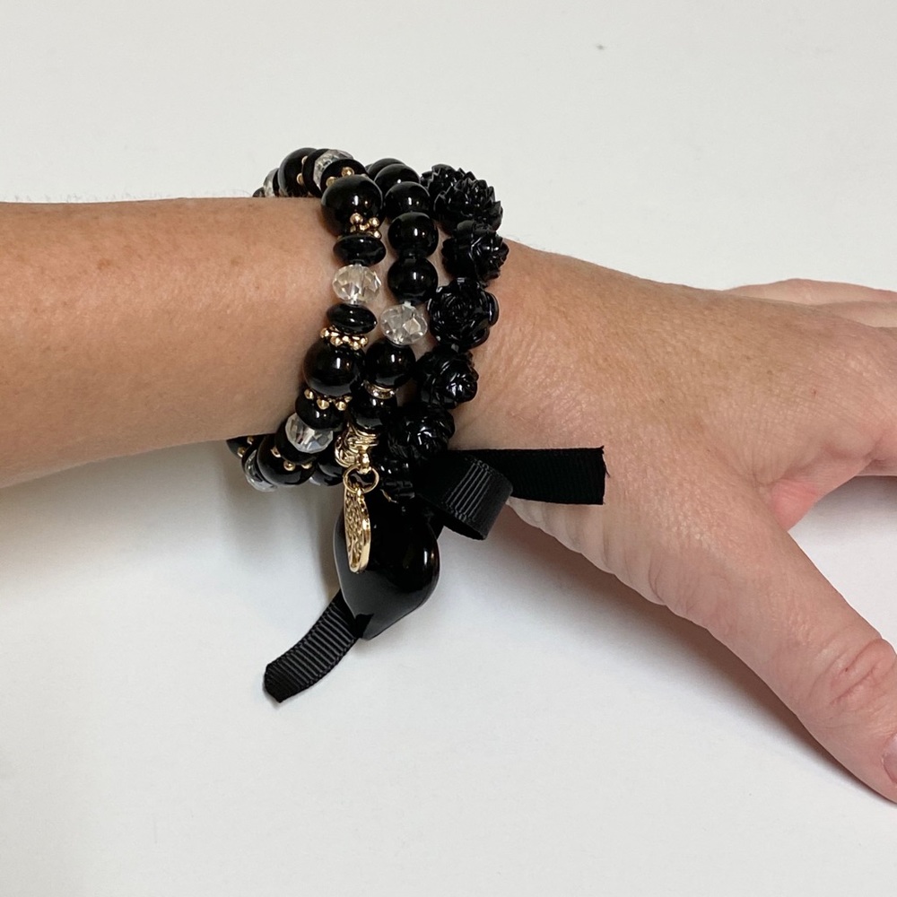 🔥3/$25🔥3 Piece Heart & Charm Beaded Bracelets - Picture 3 of 6